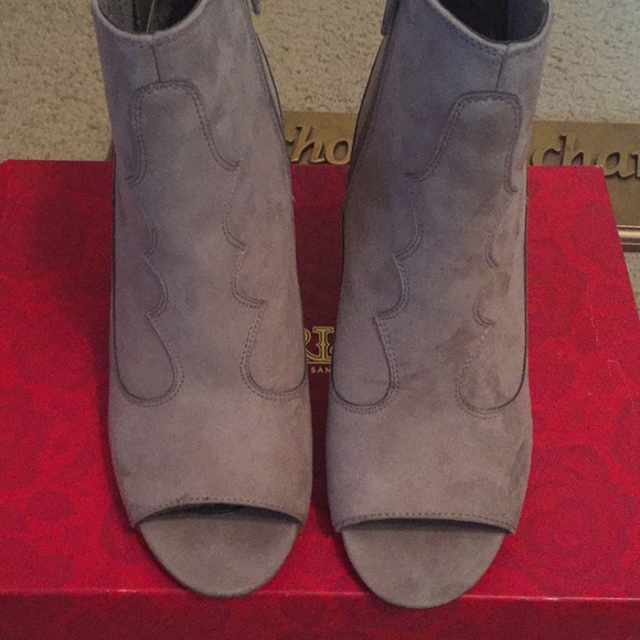 Carlos Santana Grey/Taupe suede peep toe booties - Picture 2 of 6